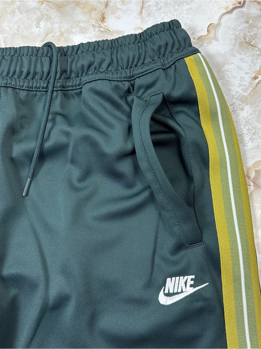 Nike Men’s Large Green Striped Loose Fit Taper leg Track Pants Sweatpants - Picture 3 of 7